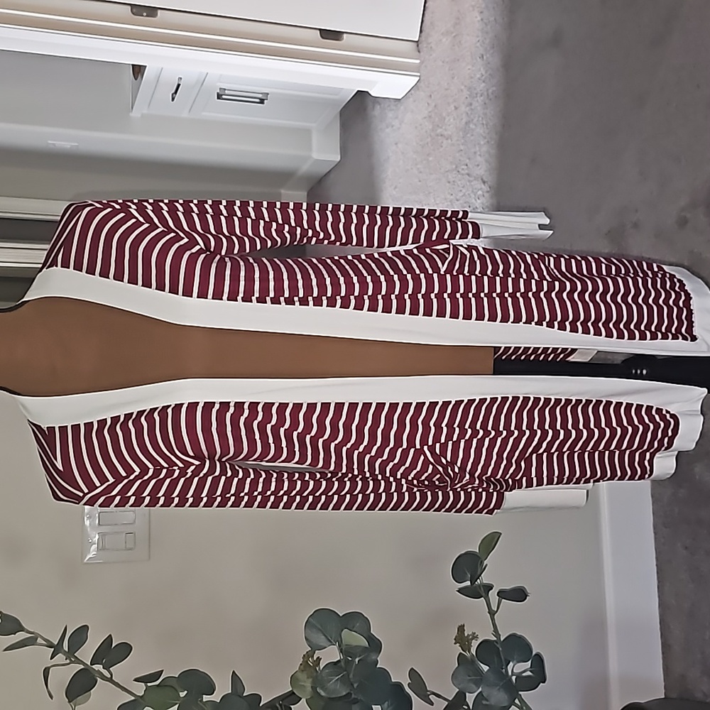 MAGIC FIT - burgundy striped cardigan size medium